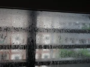 هل يمكن أن يسبب المطر الاكتئاب ؟ 