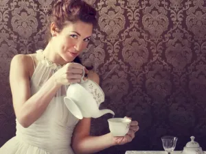 اتيكيت شرب شاي بعد الظهيرة حسب العادات الملكية 