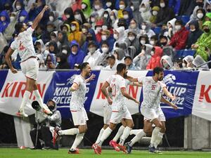 Tunisia's midfielder Mohamed Ali Ben Romdhane (R) celebrates scoring a goal with teammates during the Kirin Cup football final match between Japan and Tunisia at the Panasonic stadium in Suita, Osaka prefecture on June 14, 2022. (Photo by CHARLY TRIBALLEAU / AFP) Tunisia's midfielder Mohamed Ali Ben Romdhane (R) celebrates scoring a goal with teammates during the Kirin Cup football final match between Japan and Tunisia at the Panasonic stadium in Suita, Osaka prefecture on June 14, 2022. (Photo by CHARLY TRIBALLEAU / AFP)