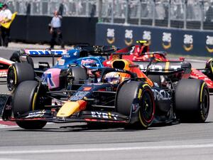 Red Bull Racing's Dutch driver Max Verstappen leads the pack as he races during the Canada Formula 1 Grand Prix on June 19, 2022, at Circuit Gilles-Villeneuve in Montreal. (Photo by Geoff Robins / AFP) Red Bull Racing's Dutch driver Max Verstappen leads the pack as he races during the Canada Formula 1 Grand Prix on June 19, 2022, at Circuit Gilles-Villeneuve in Montreal. (Photo by Geoff Robins / AFP)