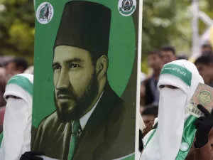  أسقط المجلس عضوية أكثر من عشرة أعضاء بارزين آخرين منهم حلمي الجزار، ومحمد جمال حشمت.