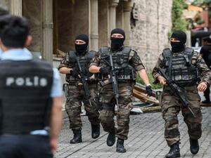 عناصر من الأمن التركي