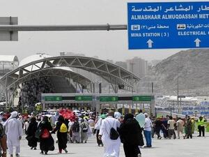 الحجاج يتوافدون على مشعر منى وسط إجراءات مشددة