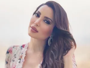 إطلالات تناسب عطلات السفر مستوحاة من الفنانة نسرين طافش