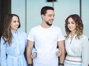 الأمير الحسين برفقة الأميرتين إيمان وسلمى