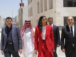 شقيقة أمير قطر تخطف الأنظار في إجازتها الصيفية