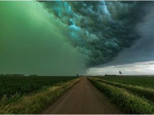 السماء تتحول إلى اللون الأخضر وتثير الرعب في أمريكا