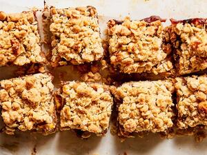 بسكويت محشي بالتمر اللذيذ