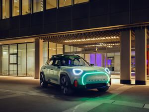 The MINI Concept Aceman: the first all-electric crossover model in the new MINI family. 