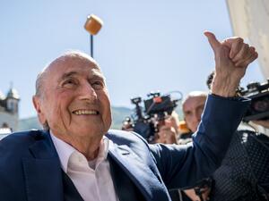 Former FIFA president Sepp Blatter gives a thumb up as he leaves Switzerland's Federal Criminal Court after the verdict of his trial over a suspected fraudulent payment, in the southern Switzerland city of Bellinzona, on July 8, 2022. Sepp Blatter and Michel Platini, once the chiefs of world and European football, were acquitted by a Swiss court on July 8, 2022 following a trial over a suspected fraudulent payment. (Photo by Fabrice COFFRINI / AFP) Former FIFA president Sepp Blatter gives a thumb up as he leaves Switzerland's Federal Criminal Court after the verdict of his trial over a suspected fraudulent payment, in the southern Switzerland city of Bellinzona, on July 8, 2022. Sepp Blatter and Michel Platini, once the chiefs of world and European football, were acquitted by a Swiss court on July 8, 2022 following a trial over a suspected fraudulent payment. (Photo by Fabrice COFFRINI / AFP)
