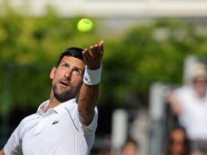 Serbia's Novak Djokovic serves the ball to Canada's Felix Auger-Aliassime during their men's exhibition singles match at The Giorgio Armani Tennis Classic tournament at the Hurlingham Club, in London, on June 22, 2022. (Photo by Adrian DENNIS / AFP) Serbia's Novak Djokovic serves the ball to Canada's Felix Auger-Aliassime during their men's exhibition singles match at The Giorgio Armani Tennis Classic tournament at the Hurlingham Club, in London, on June 22, 2022. (Photo by Adrian DENNIS / AFP)
