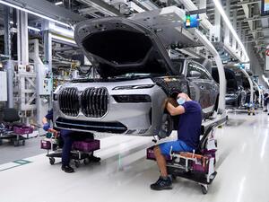 رفاهية كهربائية: بدء إنتاج سيارة BMW الفئة السابعة الجديدة في مصنع دينجولفينج
