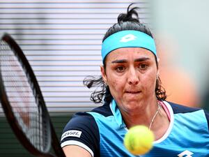 Tunisia's Ons Jabeur plays a forehand return to Poland's Magda Linette during their women's singles match on day one of the Roland-Garros Open tennis tournament at the Court Philippe-Chatrier in Paris on May 22, 2022. (Photo by Anne-Christine POUJOULAT / AFP) Tunisia's Ons Jabeur plays a forehand return to Poland's Magda Linette during their women's singles match on day one of the Roland-Garros Open tennis tournament at the Court Philippe-Chatrier in Paris on May 22, 2022. (Photo by Anne-Christine POUJOULAT / AFP)