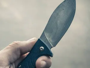 طعن أشخاص