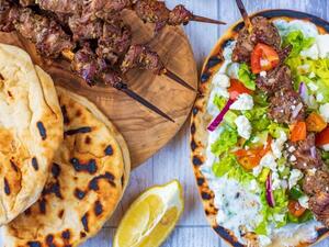 وصفات العيد: أسياخ لحم الغنم المشوية