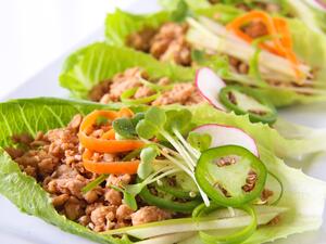 لفائف الخس الآسيوية باللحم المفروم