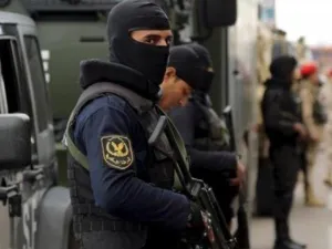 عناصر من الأمن المصري