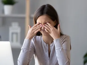 7 من أسباب حرقة العين ومتى يجب رؤية الطبيب