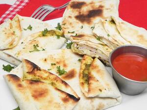 توسترديلا ديك رومي مع صلصة البيستو