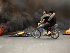 انسحب انصار الصدر بعد ان امهلهم زعيمهم 60 دقيقه فقط 