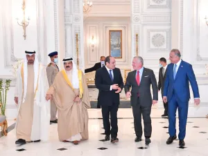 القادة المشاركين في لقاء العلمين استعرضوا عددا من القضايا والتطورات الإقليمية والدولية