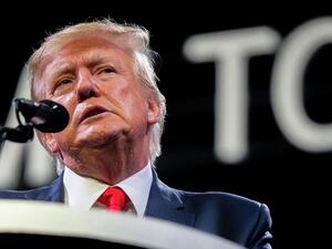 الزام ترامب بتقديم وثائقه