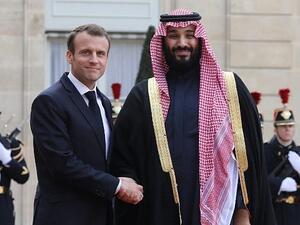 Macron (L), Saudi MBS 
