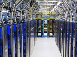 مايكروسوفت تطلق مناطق سحابية جديدة داخل مراكز بياناتها في الإمارات لتعزيز القدرة التنافسية لمؤسسات الدولة