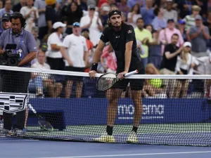 Stefanos Tsitsipas of Greece reacts after being defeated by Daniel Elahi Galan of Columbia during the Men's Singles First Round on Day One of the 2022 US Open at USTA Billie Jean King National Tennis Center on August 29, 2022 in the Flushing neighborhood of the Queens borough of New York City. Julian Finney/Getty Images/AFP (Photo by JULIAN FINNEY / GETTY IMAGES NORTH AMERICA / Getty Images via AFP)