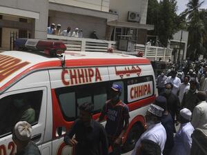 قتلى وجرحى عقب سقوط شاحنة فوق حافلة ركاب