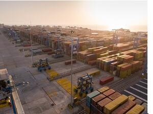 مجموعة موانئ أبوظبي تحصد 17 جائزة أعمال دولية