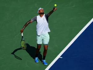 Nick Kyrgios of Australia serves during his match against Taylor Fritz of the United States during the Western & Southern Open at the Lindner Family Tennis Center on August 17, 2022 in Mason, Ohio. Dylan Buell/Getty Images/AFP (Photo by Dylan Buell / GETTY IMAGES NORTH AMERICA / Getty Images via AFP)