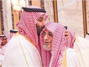 إمام الحرم المكي صالح بن حميد مع ولي العهد السعودي الأمير محمد بن سلمان 