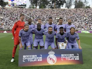 Real Madrid players pose for a photograph before the start of a friendly soccer match against Juventus at the Rose Bowl on July 30, 2022 in Pasadena, California. Kevork Djansezian/Getty Images/AFP (Photo by KEVORK DJANSEZIAN / GETTY IMAGES NORTH AMERICA / Getty Images via AFP)