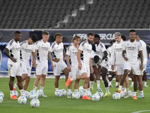 Real Madrid's team attends a training session on the eve of the UEFA Super Cup football match between Real Madrid vs Eintracht Frankfurt in Helsinki, on August 9, 2022. (Photo by JAVIER SORIANO / AFP)