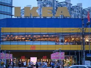 Video: Shoppers Rush for Exits at Shanghai's IKEA Store Amid COVID-19 Lockdown