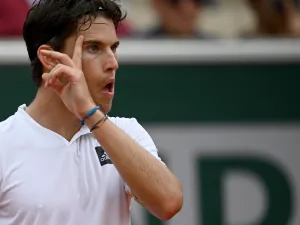 Austria's Dominic Thiem reacts during his men's singles match against Bolivia's Hugo Dellien at the Court Simonne-Mathieu on day one of the Roland-Garros Open tennis tournament in Paris on May 22, 2022. (Photo by Christophe ARCHAMBAULT / AFP)