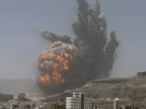 قصف على اليمن