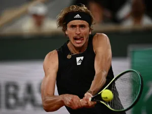 Germany's Alexander Zverev plays a backhand return to Spain's Rafael Nadal during their men's semi-final singles match on day thirteen of the Roland-Garros Open tennis tournament at the Court Philippe-Chatrier in Paris on June 3, 2022. (Photo by Christophe ARCHAMBAULT / AFP)