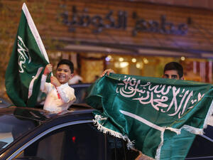 العلم السعودي يرفرف في احتفالات اليوم الوطني 