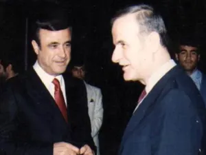رفعت الاسد المتهم بارتكاب مجازر في حماة السورية في العام 1981 الذي حاول الانقلاب على شقيقه الراحل حافظ الاسد
