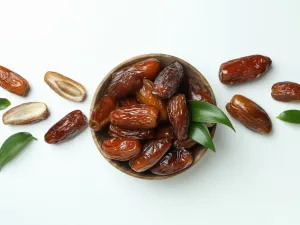 فوائد تناول التمر على الريق صباحاً