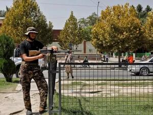 مسلحا مجهولا قام بتفجير عبوة ناسفة على مقربة من مدخل القنصلية الروسية