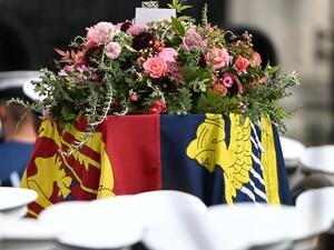 ضيف غريب في مراسم دفن الملكة إليزابيث