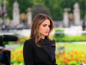 الملكة رانيا تتألق بملابس الحداد في لندن لحضور جنازة الملكة الراحلة إليزابيث الثانية