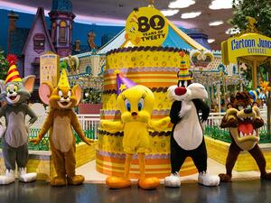 Warner Bros. World™ Abu Dhabi Celebrates “80 Years of Tweety” With Entertainment for Guests of All Ages