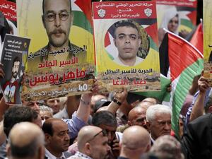 Palestinians demand release of their prisoners 