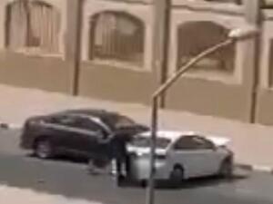 كويتي يعتدي بوحشية على فتاة في الشارع