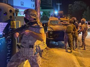 تضاربت الانباء حول نجاح المهاجمين بتفجير السيارة المفخخة 