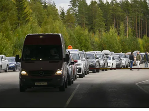 Russians seek to flee before the draft 